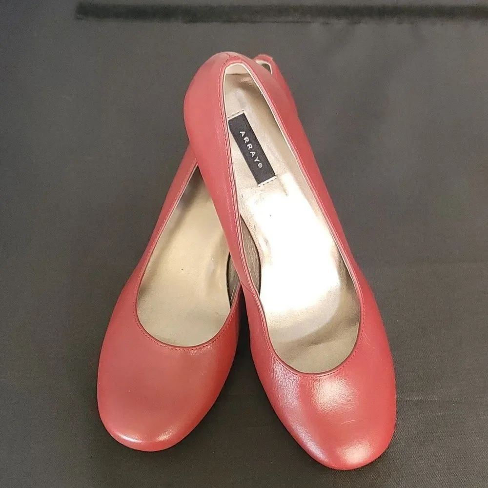 BRAND NEW AEROSOLES LOW HEEL PUMP